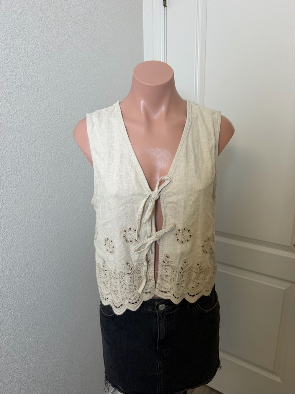 Zara Linen-Blend Cream Eyelet Tie-Front Sleeveless Top Sz XS - Picture 1 of 5